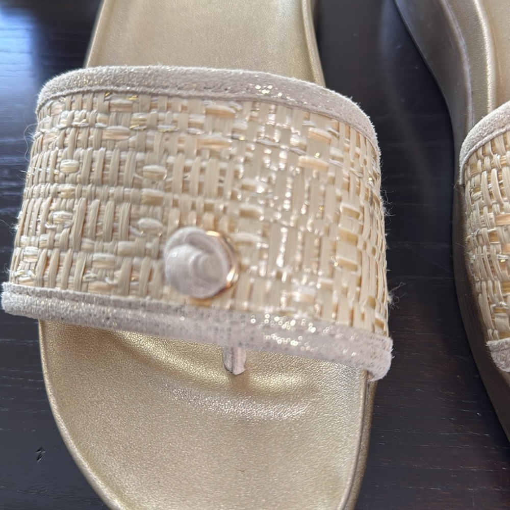 Donald J. Pliner Hannah Metallic Gold Slide Sandals Sz 7, EUC - Picture 2 of 5